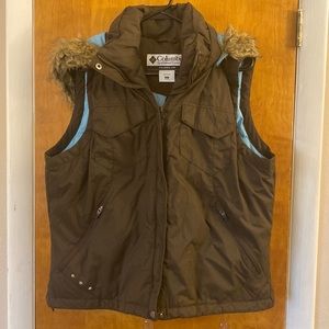 Columbia puffer best with fur lined hood